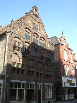 Venlo : Grote Kerkstraat, links im Bild das im Renaissance-Stil erbaute Huize Schreurs